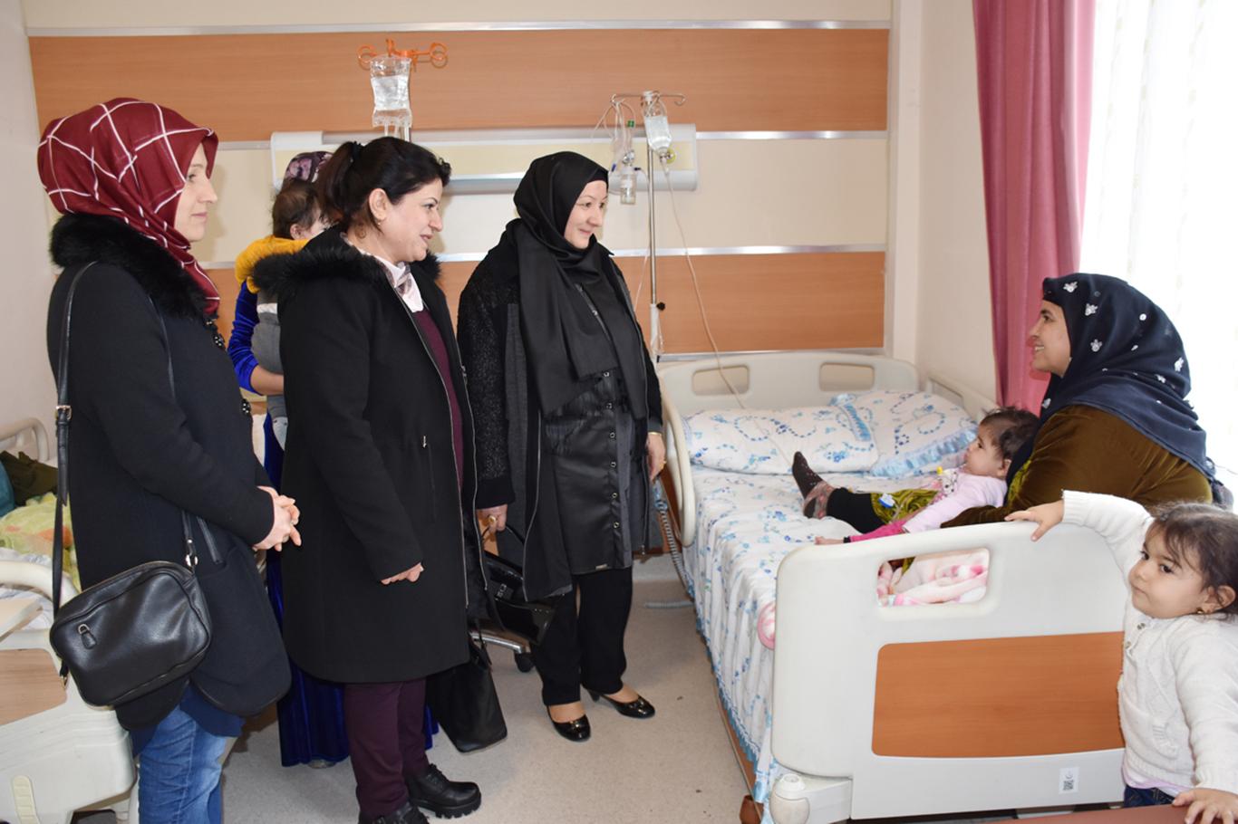 Bayık yeni doğan bebekleri ziyaret etti Bayık yeni doğan bebekleri ziyaret etti